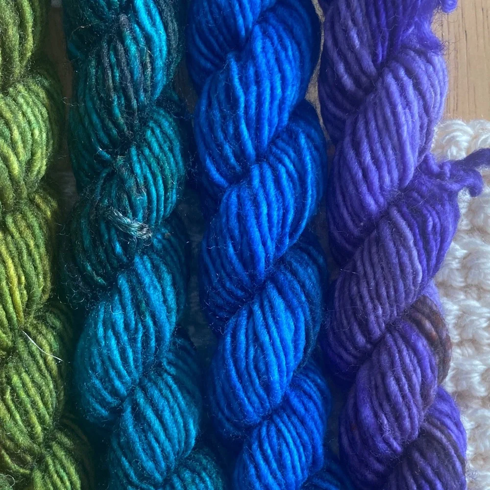 HAALU THE UGLY BUNNY Fall Rainbow mini skein set merino wool - Picture 9 of 10